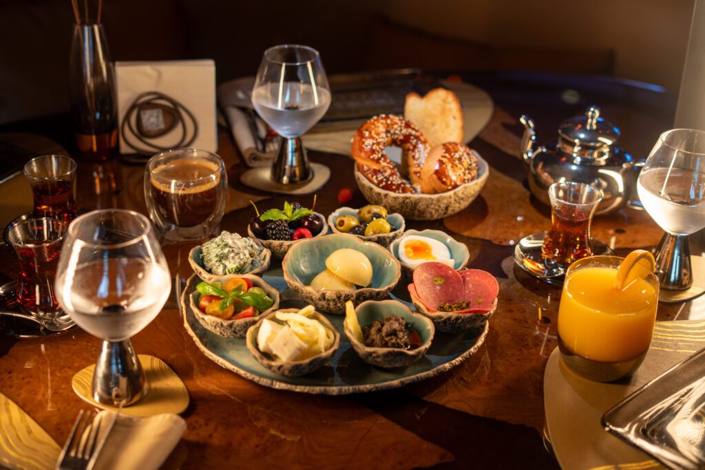 best breakfast places in Dubai Mall